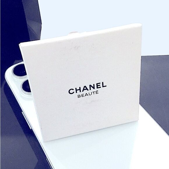 CHANEL INTERLOCHEN CC RING PHONE HOLDER GOLD TONE GWP IN ITS ORIGINAL PA… - Picture 5 of 9